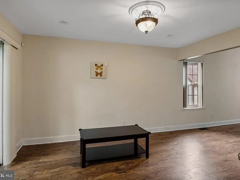 15 Embassy Dr — Photo 10