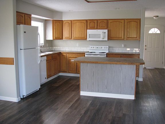 Looking into kitchen from Great room CHECK OUT THE NEW FLOORING
