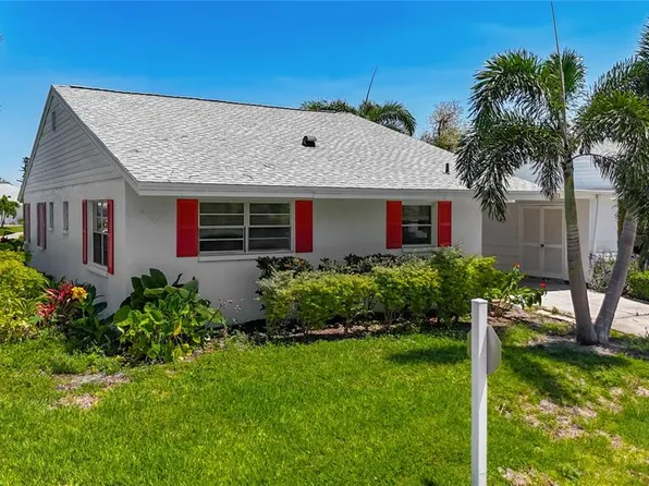 4523 Independence Dr, Bradenton, FL 34210