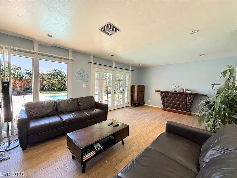 1037 Bracken Ave — Photo 14
