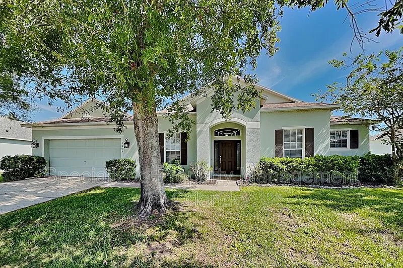 3 bed, 2.0 bath, 2061 sqft, $2,250 — Photo 1