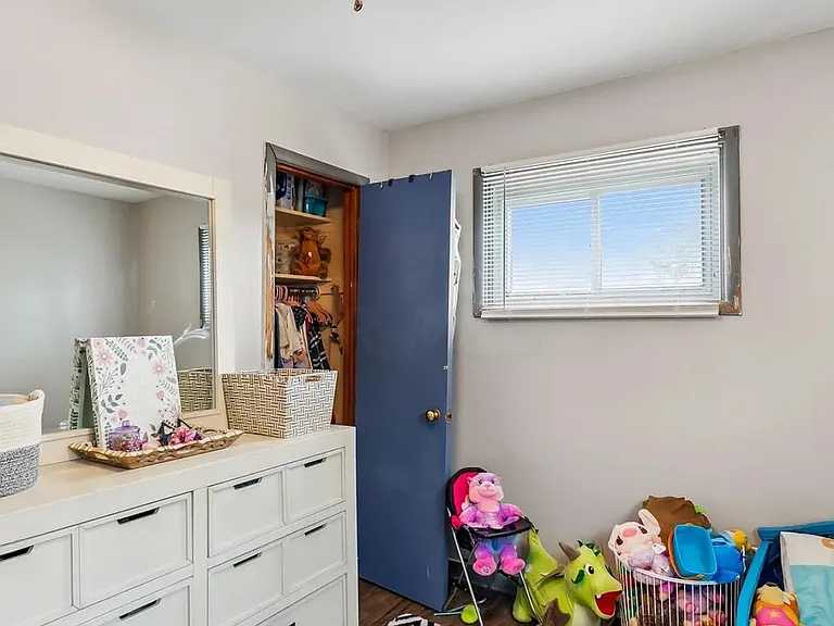 327 Franconia Ave — Photo 9