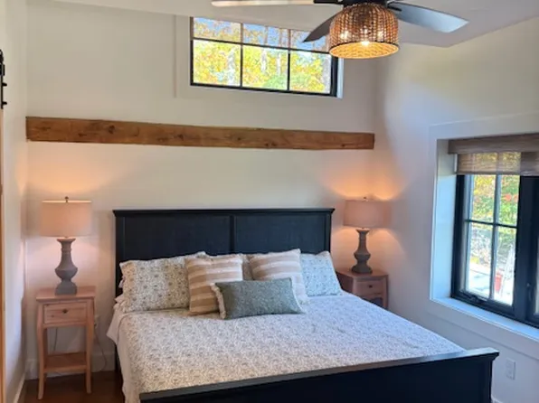 3 Country Ln, Falmouth, ME 04105