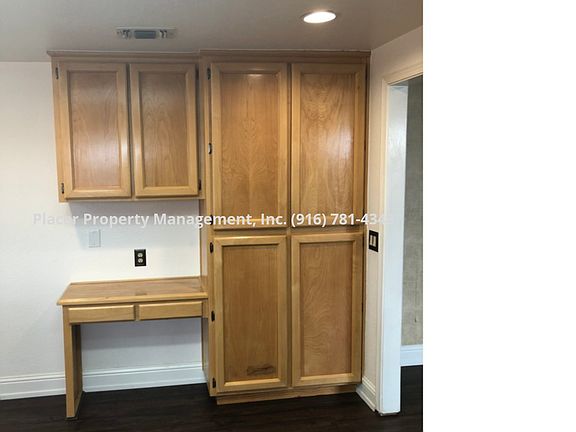 3rd image of 1407 New England Dr