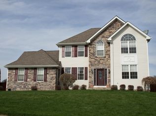 207 Yvonne Way, Stewartsville, NJ 08886