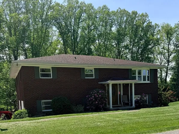 197 Valley View Dr, Milton, WV 25541