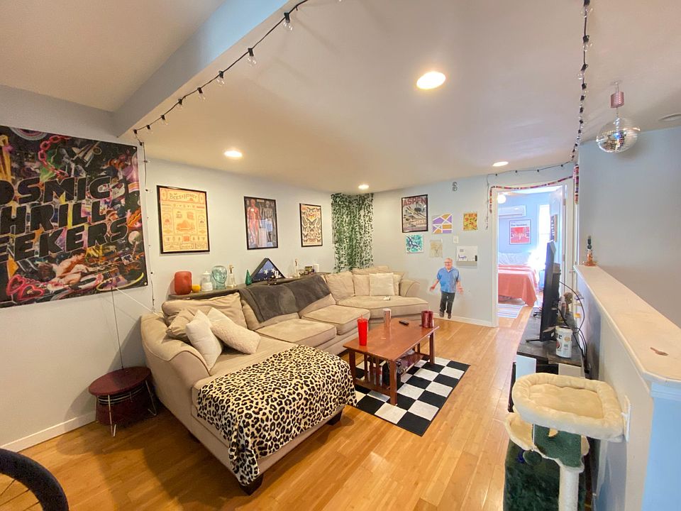1st image of 1525 W Seybert St #B