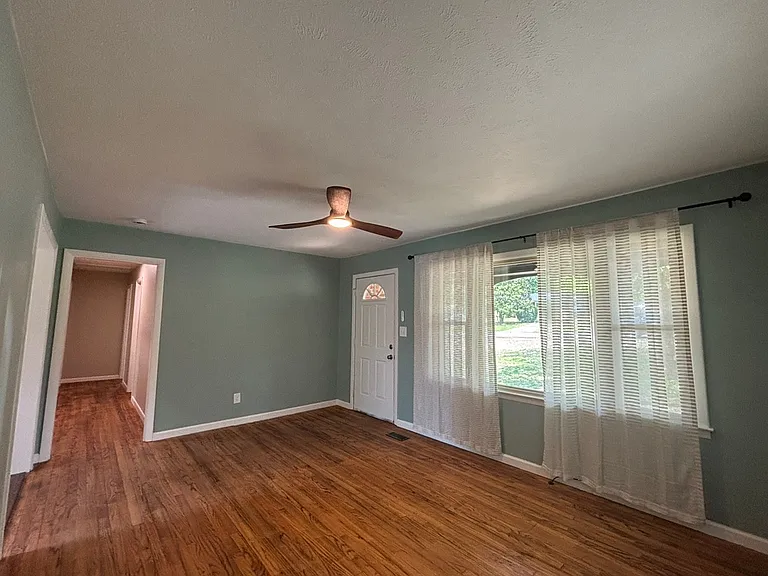 283 Channing Dr — Photo 9