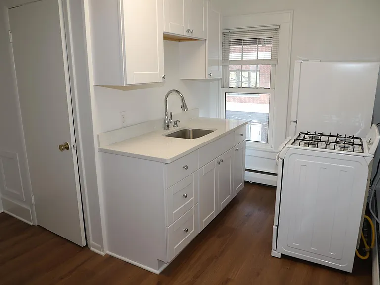 271 W Maple Rd #5 — Photo 7