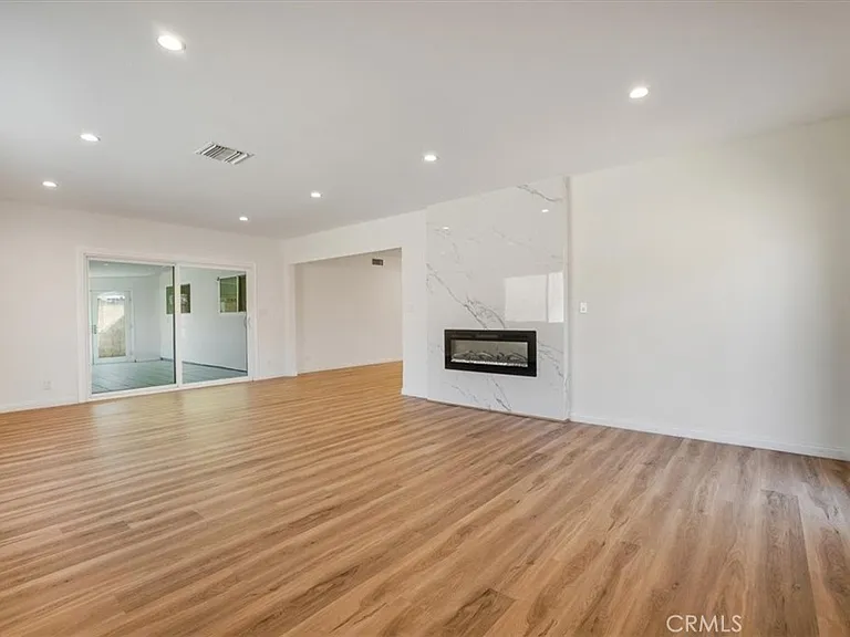 16329 Napa St — Photo 8