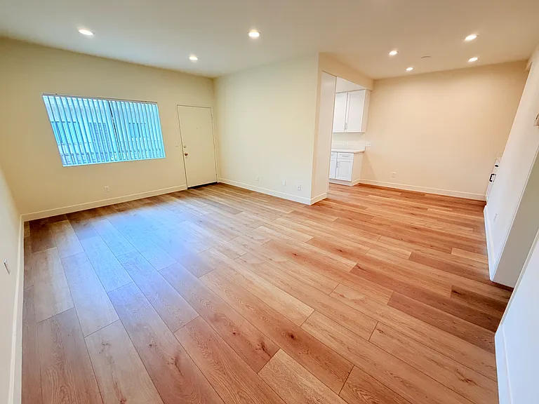 1043 Winchester Ave — Photo 23