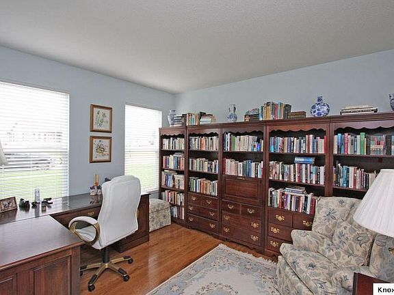 3rd image of 34 Wildwood Ln W