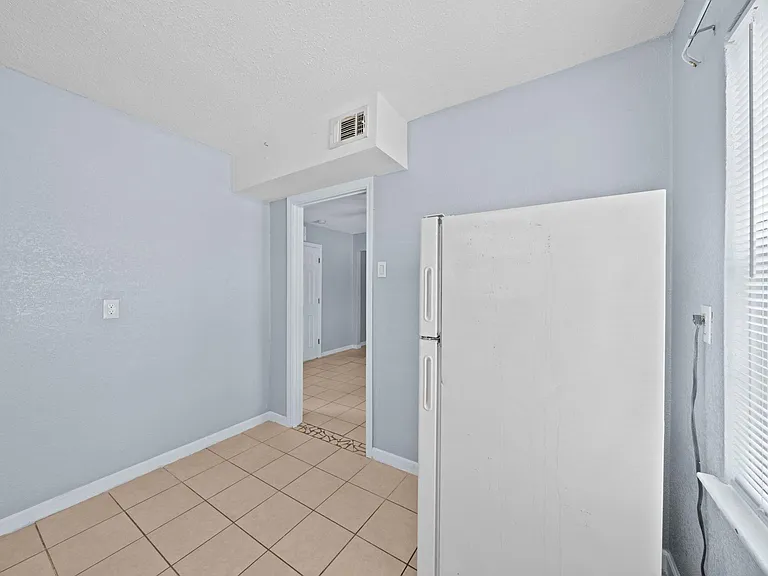 904 Beverly Ave #C — Photo 4