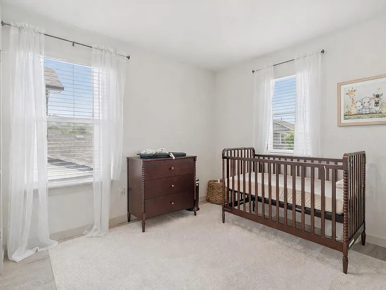 220 Merrick Rd — Photo 14