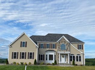 28 Hiawatha Trl, Holliston, MA 01746