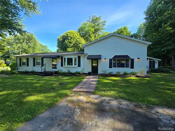 1559 Sturdevant Rd, Smiths Creek, MI 48074