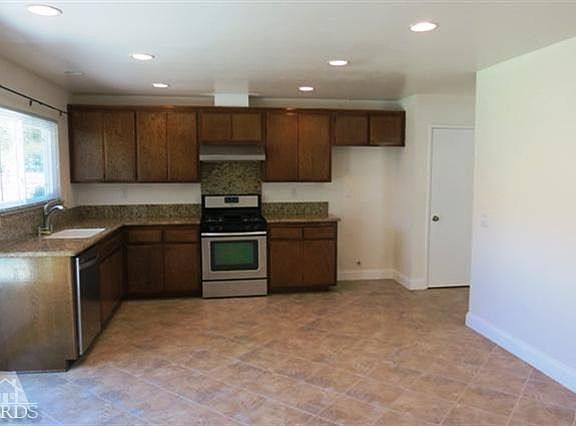 3rd image of 30815 Oakrim Dr