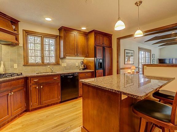 2nd image of 46 Ticonderoga Ln