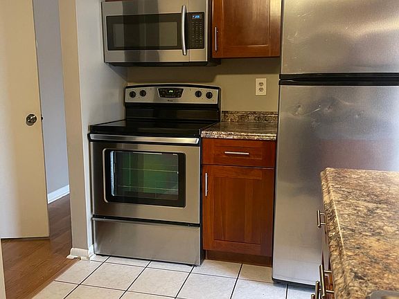 3rd image of 4300 Hyde Park Unit 8