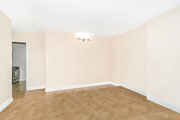 Rented by Re/Max In The City | media 6