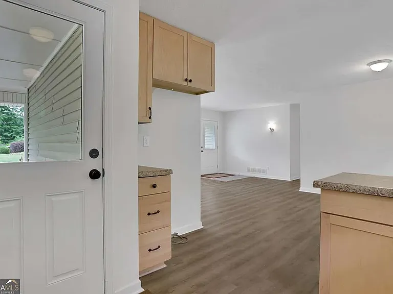 4845 Oak Grove Dr — Photo 13