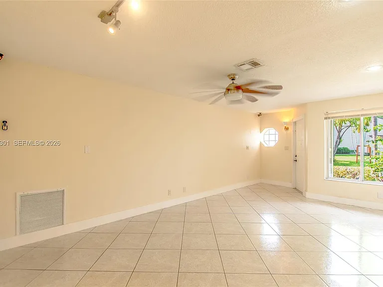 9803 NW 37th St — Photo 3