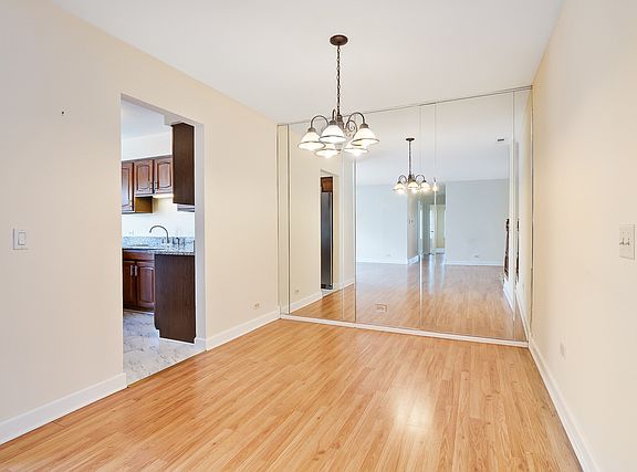 5th image of 277 Southwick Ct #0