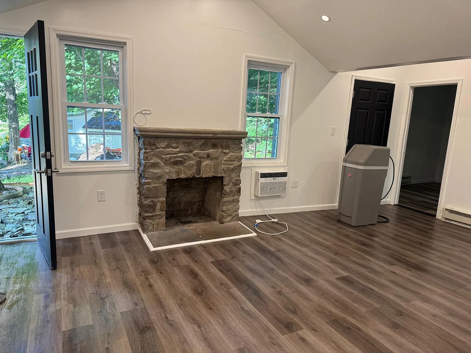 4 bed, 1200 sqft, $2,350 — Photo 4