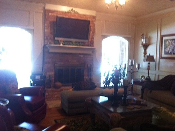 4th image of 2402 Crestline Dr