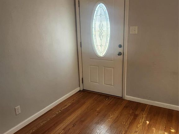 3rd image of 1617 Venice Ave