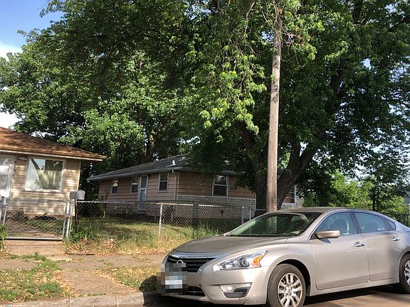 3rd image of 4623 Newton Ave N