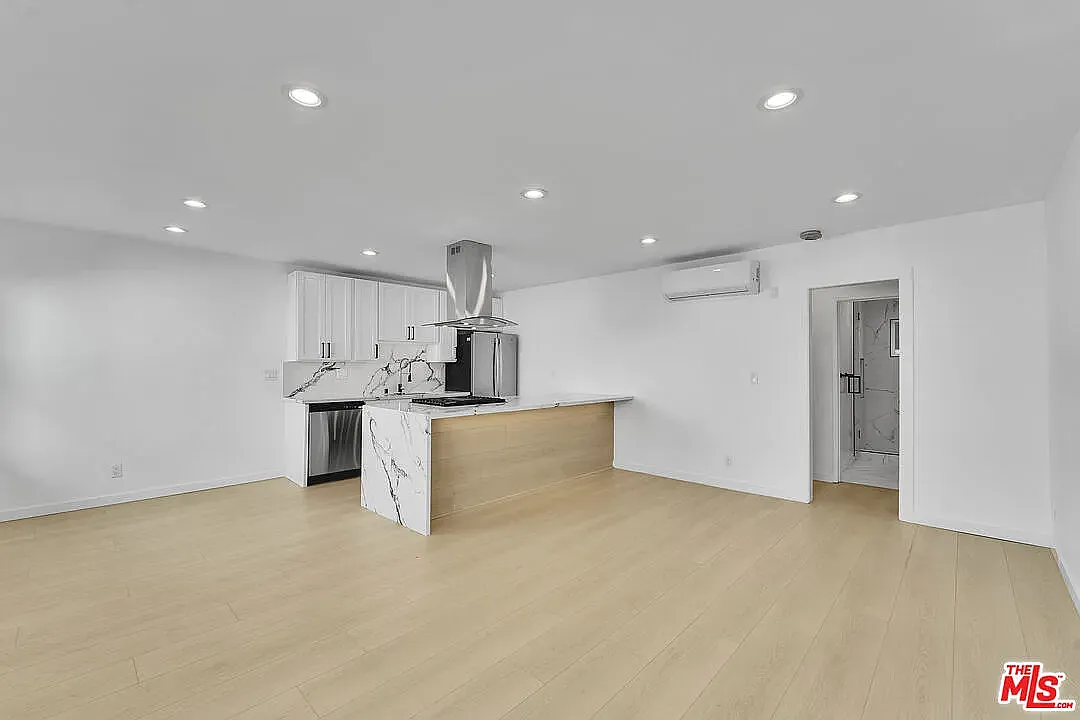 Building Photo - 926 N Spaulding Ave #2