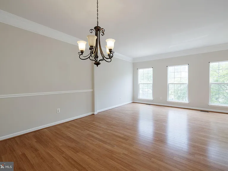 5319 Waldo Dr — Photo 3