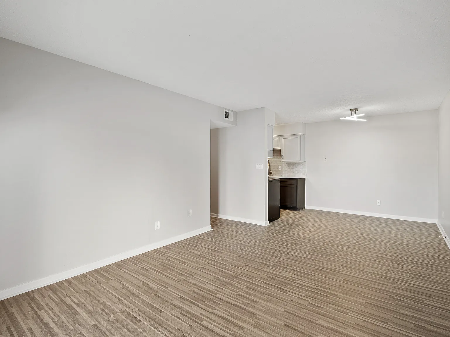 Green Valley Apartments — Photo 4