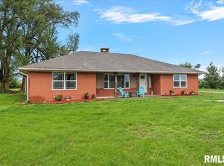 24365 Edwards St, Greenview, IL 62642