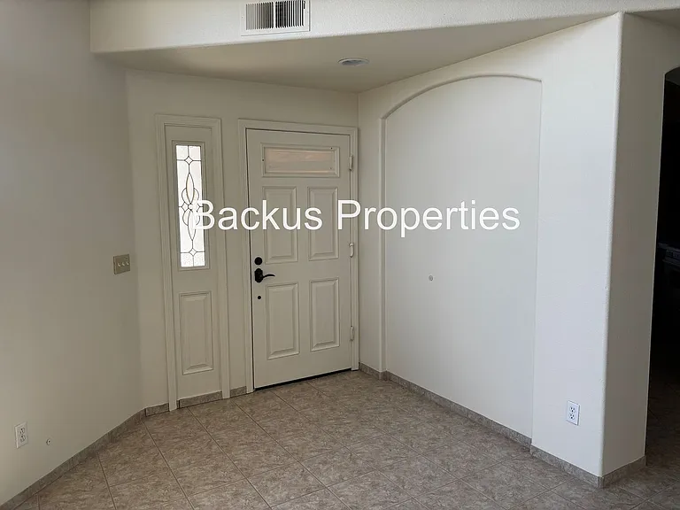 1065 Kensington Way — Photo 3