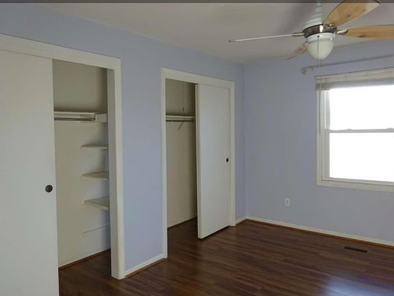 3rd image of 991 Manor Ln Unit E