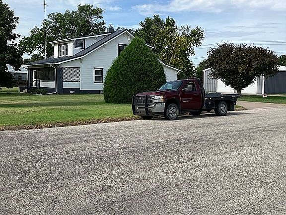 3rd image of 405 Eakin St