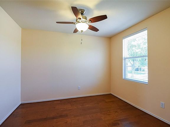 3rd image of 2805 Prairie Ct