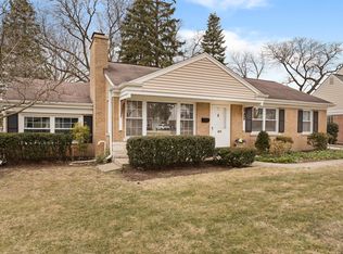 30 Indian Dr, Clarendon Hills, IL 60514