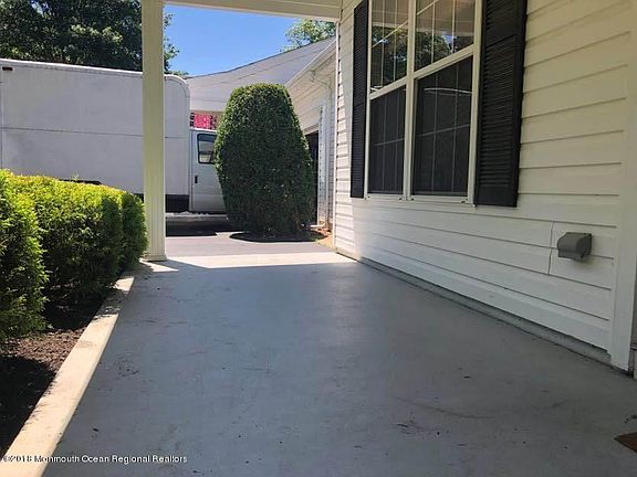 3rd image of 121 Greenlawns Dr #1000