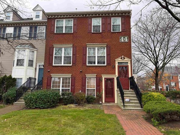 10 Society Hill Dr N