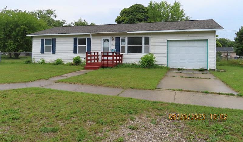 1st image of 221 W Spratt St