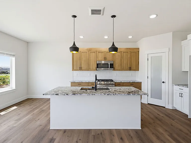 475 E River Ln — Photo 5