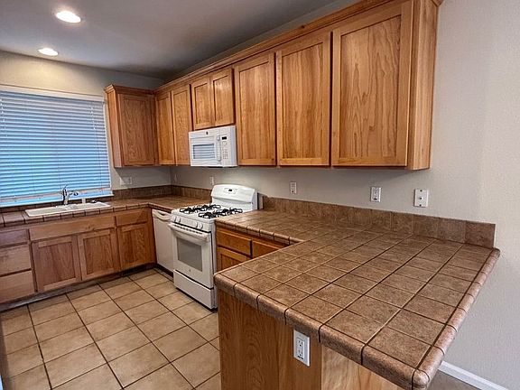 4th image of 1251 Clover Dr