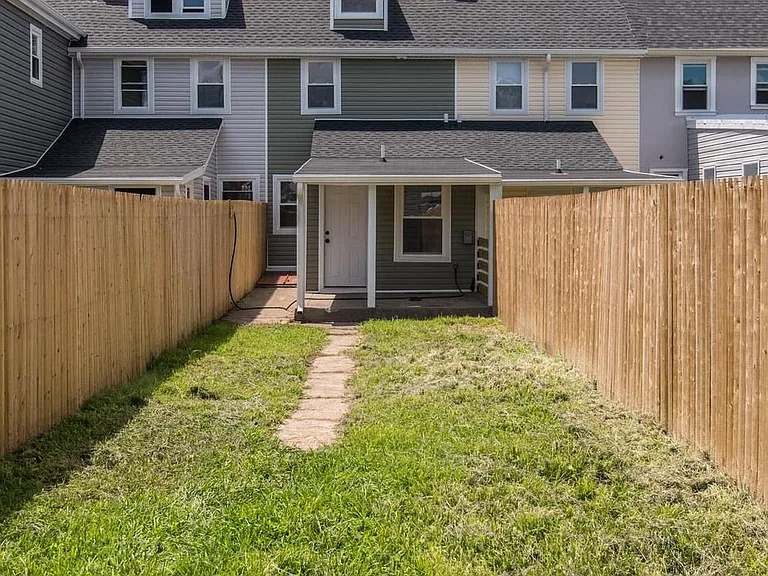 647 Spruce St — Photo 33