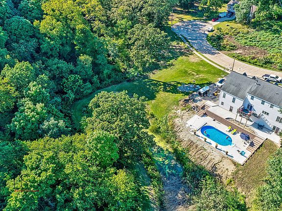 5th image of 411 Deertimber Ln
