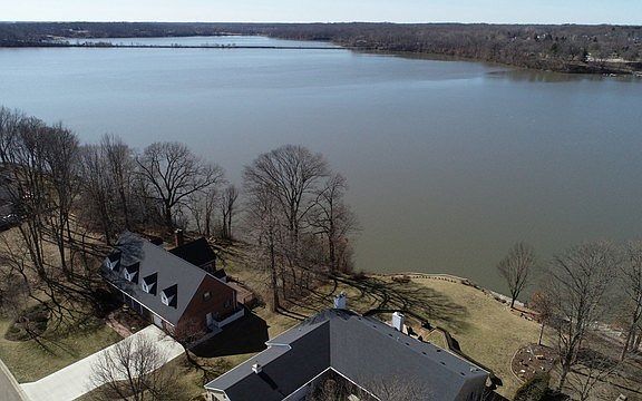 2nd image of 16 Lakeshore Ct