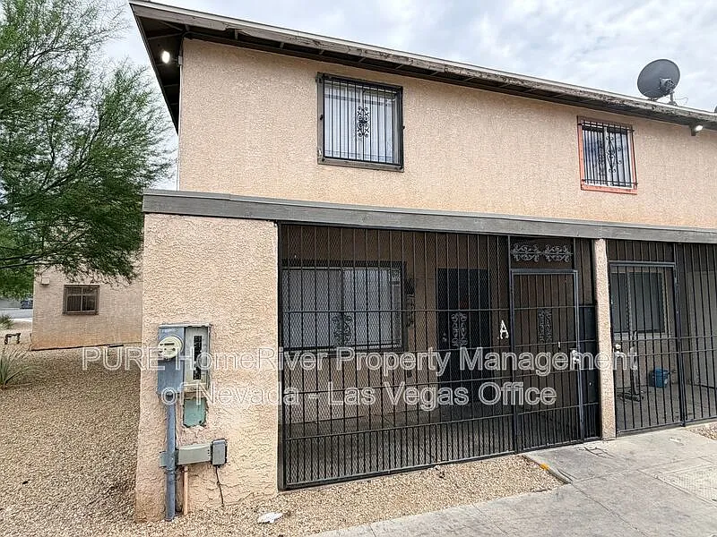 2 bed, 2.0 bath, 896 sqft, $1,200 — Photo 2