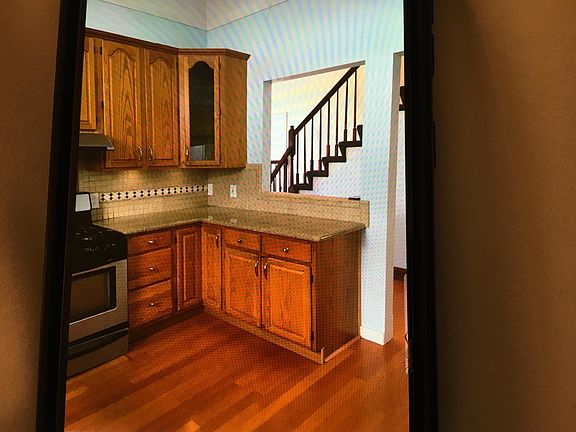3rd image of 639 Georgia St #639